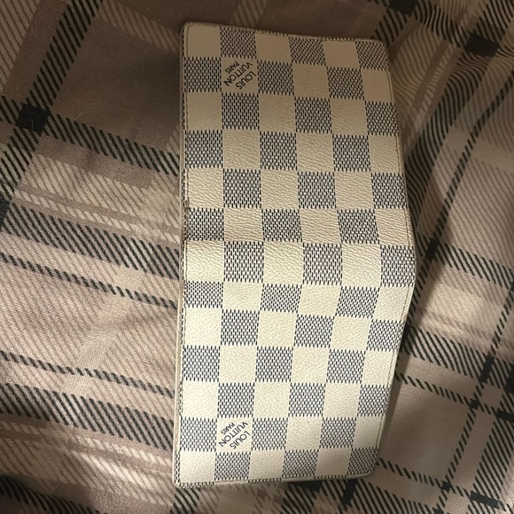 Louis Vuitton wallet - Picture 1 of 5